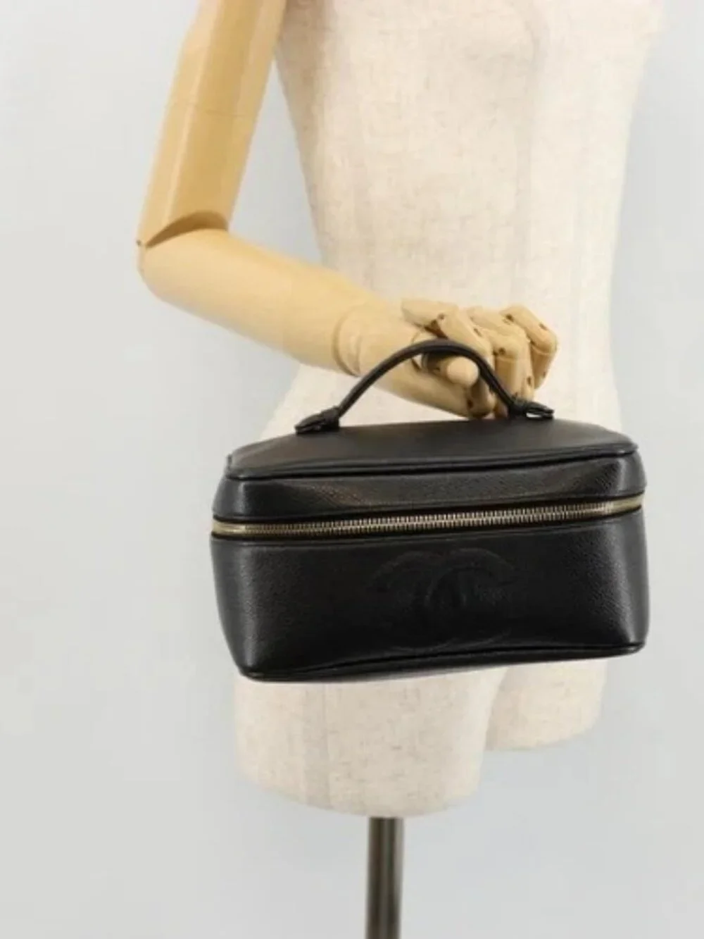 CHANEL Vanity Pouch Grained Calf Skin Black Gold CC Auth bs34489